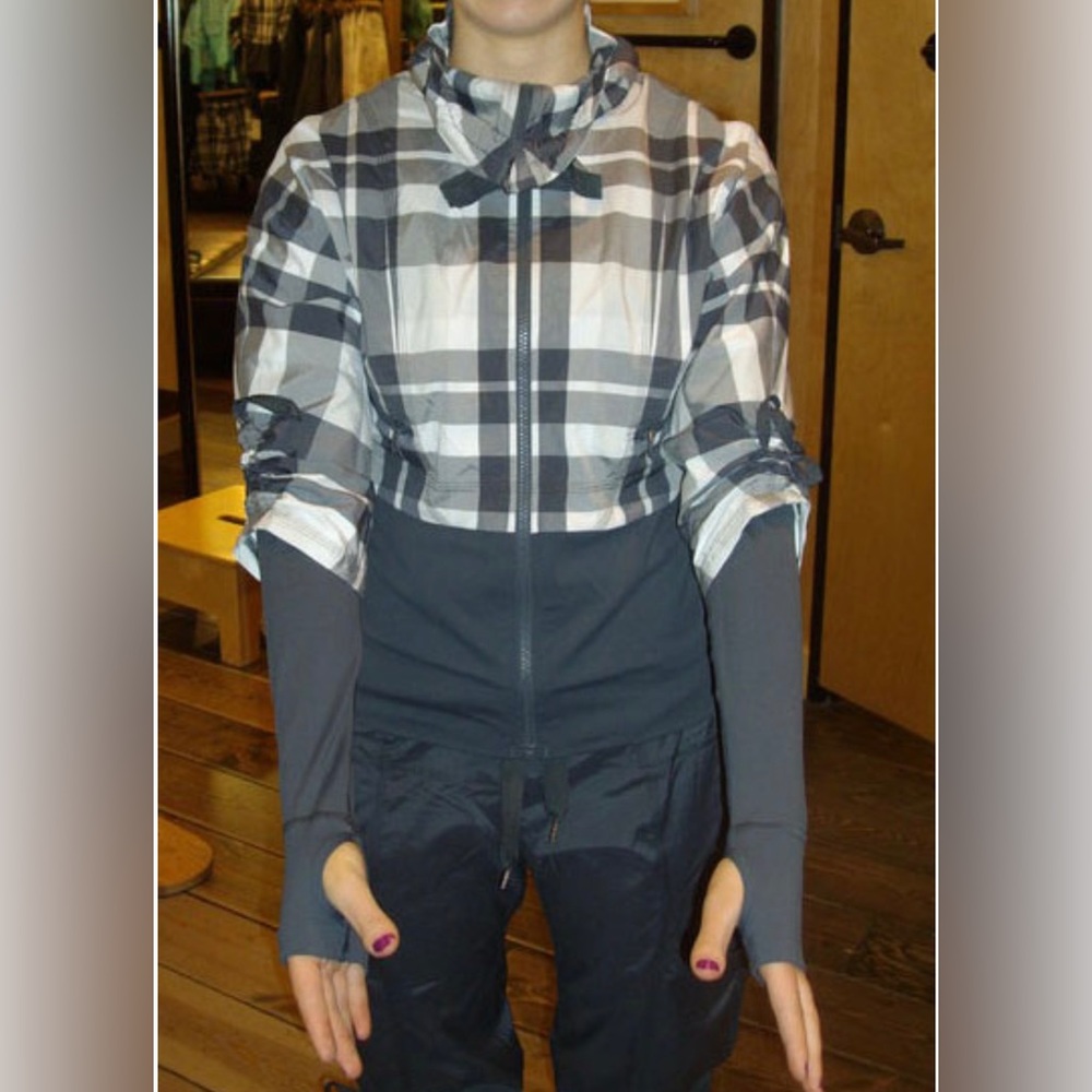 *RARE* Sz10 Lululemon Seek The Peak Cinch Sleeve Jacket in Grey/white plaid EUC